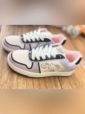 Hello Kitty Kids' Lavender and White Sneakers size 9